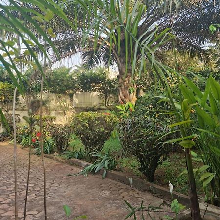 Tout Confort Avec Jardin Entree Bastos Yaoundé Buitenkant foto
