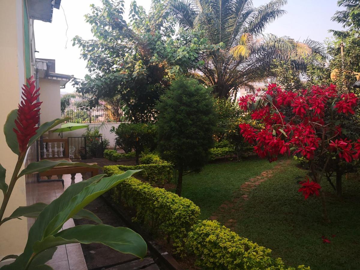 Tout Confort Avec Jardin Entree Bastos Yaoundé Buitenkant foto